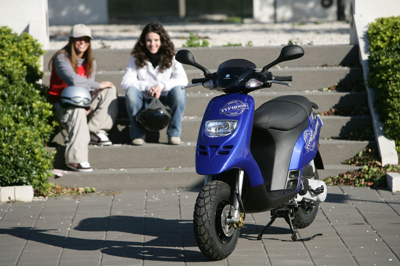 Фото скутера Piaggio Typhoon 50